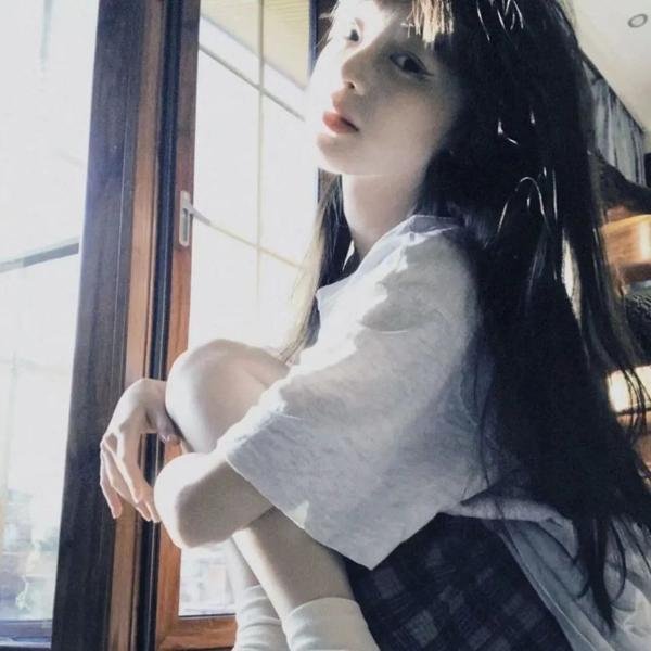 年轻女子海报