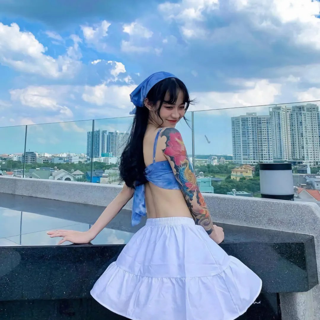 蓝色亚马逊海报